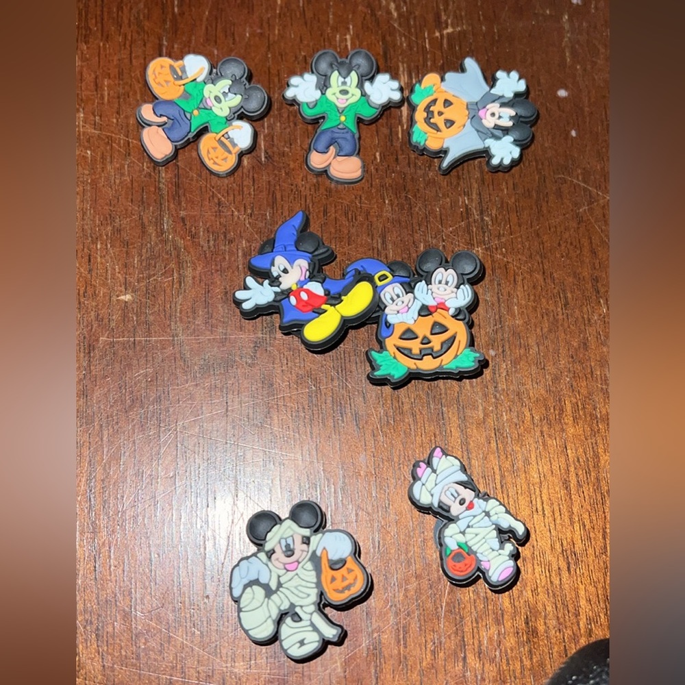 Croc charms